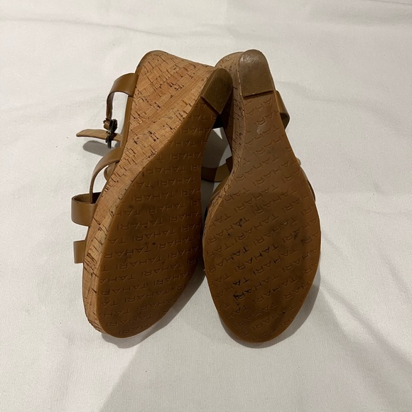 TAHARI Sarah Wedge Heels Leather! - Picture 4 of 6